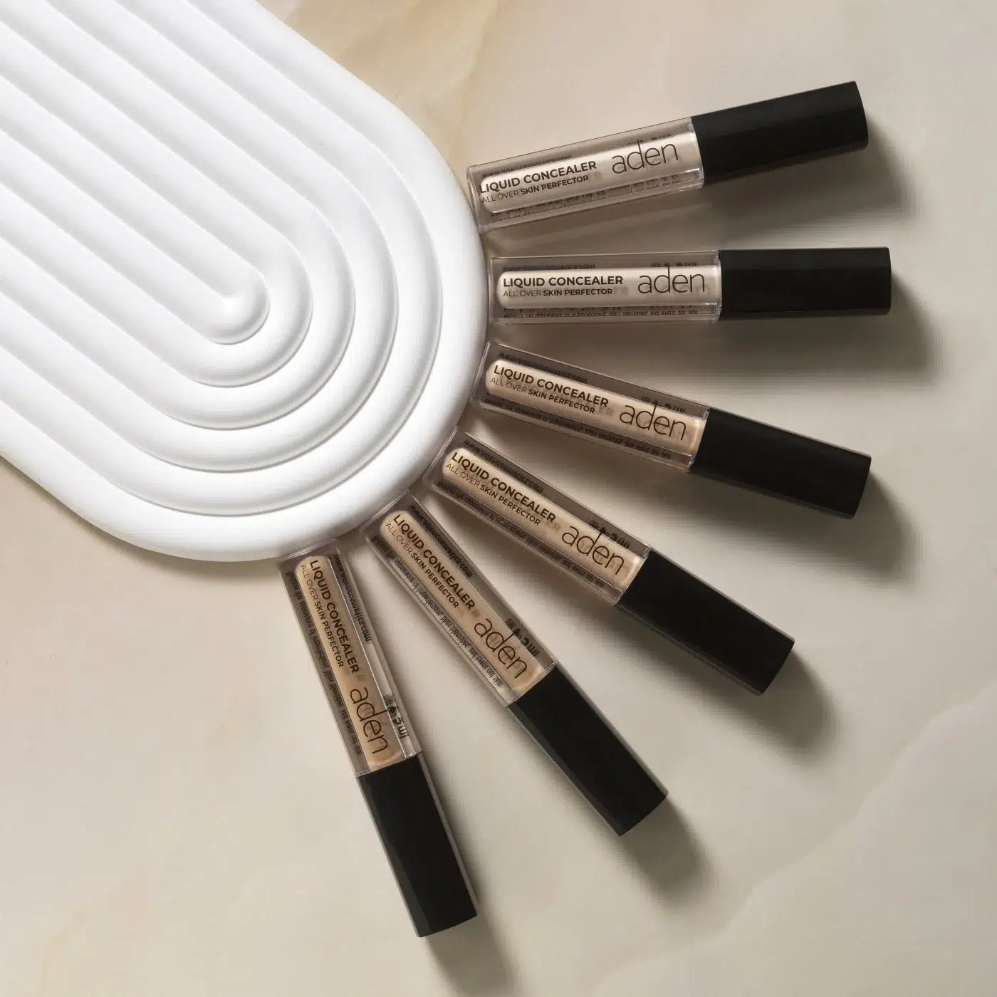 Aden Liquid Concealer színek különböző árnyalatokban.